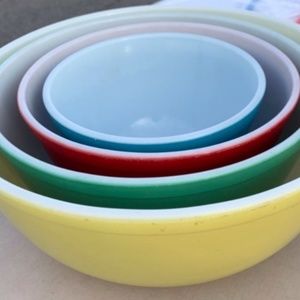Pyrex Primary Colors Bowl Set
